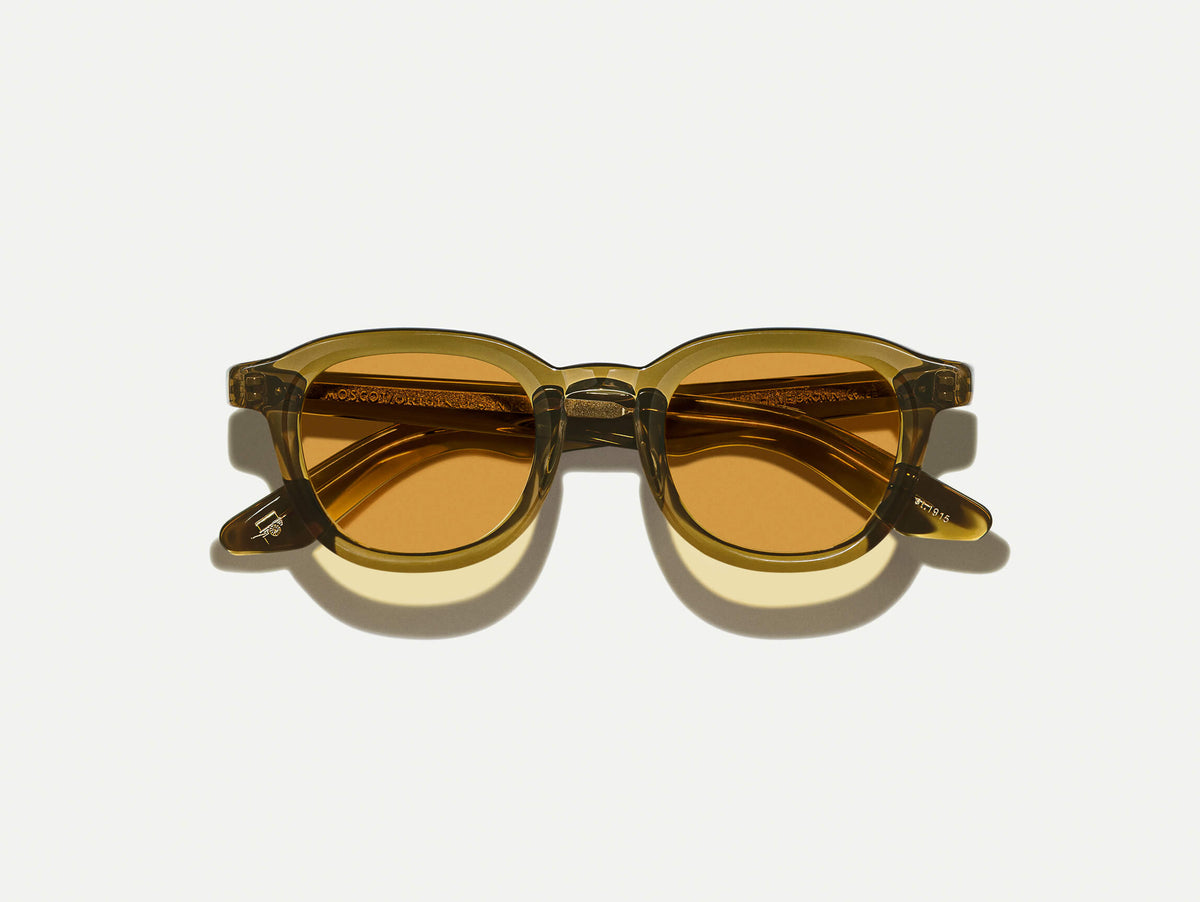 Το DAHVEN σε Olive Brown με φακούς με απόχρωση Amber