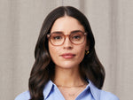 Model draagt de HAZEN in maat 50 in Vintage Rose