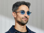 النموذج يرتدي LEMTOSH بلون Crystal بمقاس 46 مع عدسات ملونة بلون Celebrity Blue